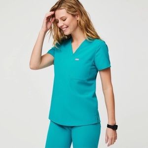 Figs Catarina One Pocket Scrub Top
